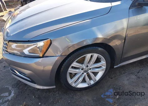 2019 Volkswagen Passat 2.0T Wolfsburg Edition z USA, uszkodzony, nr VIN 1VWLA7A33KC007941